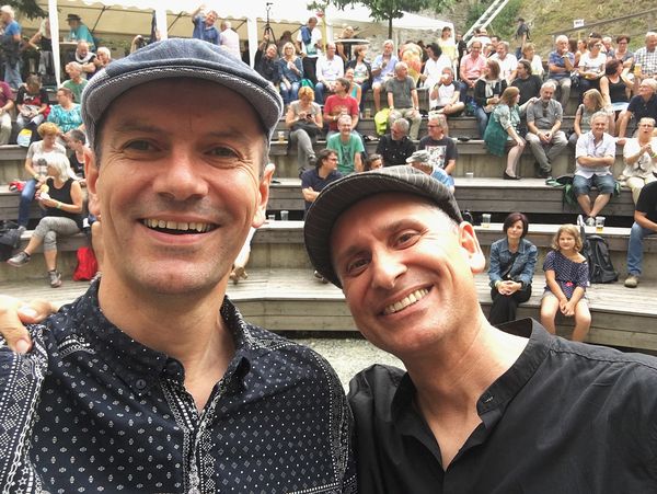 Selfie vor dem Auftritt - In der Burgarena im Wassergraben der Burg Schlaining BLUES FESTIVAL 2017 Stadtschlaining - The Barrelhouse BluesMen: Charlie Kager & Ralf Schönfeldinger